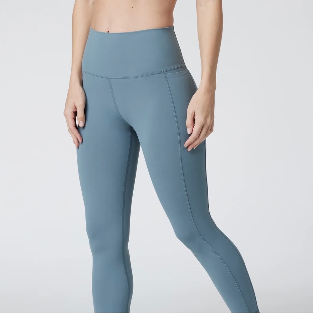 Vuori studio pocket leggings NWT